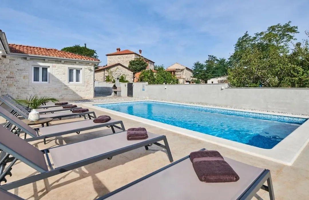 Villa Leon By Villas Holiday-1