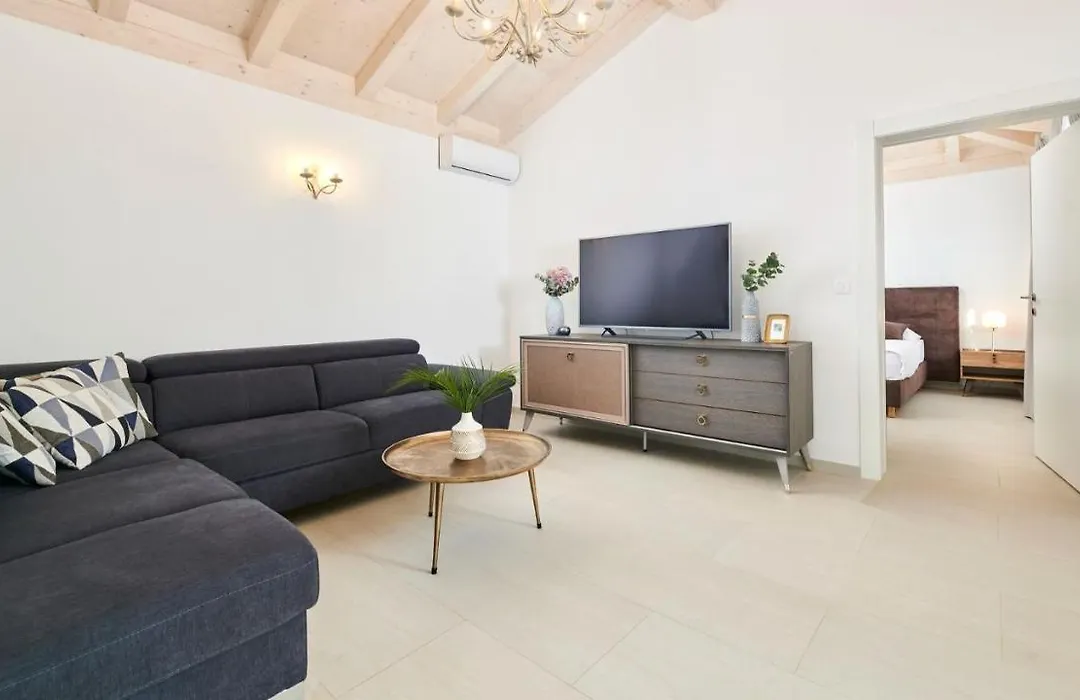 Villa Leon By Villas Holiday-1