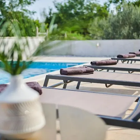 Villa Leon By Villas Holiday-3